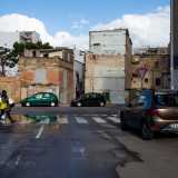 � situato all�inizio di via Oberdan...